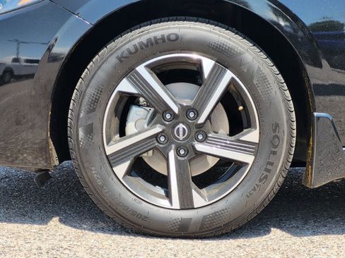 Certified 2025 Nissan Sentra SV FWD image 9
