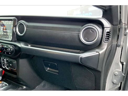 Used 2020 Jeep Gladiator Overland w/ Popular Equipment Package image 18