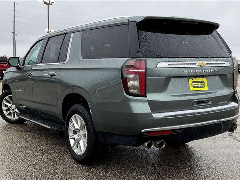 Used 2023 Chevrolet Suburban Premier image 3