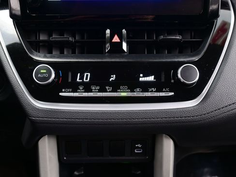 Used 2024 Toyota Corolla Cross LE image 20