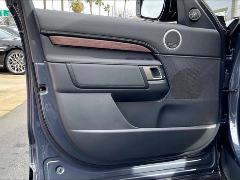 New 2026 Land Rover Discovery Dynamic SE image 24