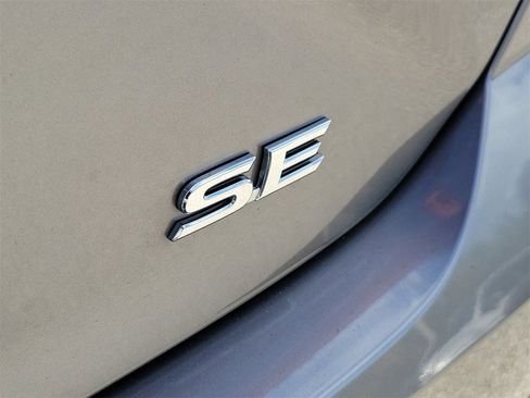 Used 2025 Toyota Camry SE image 7