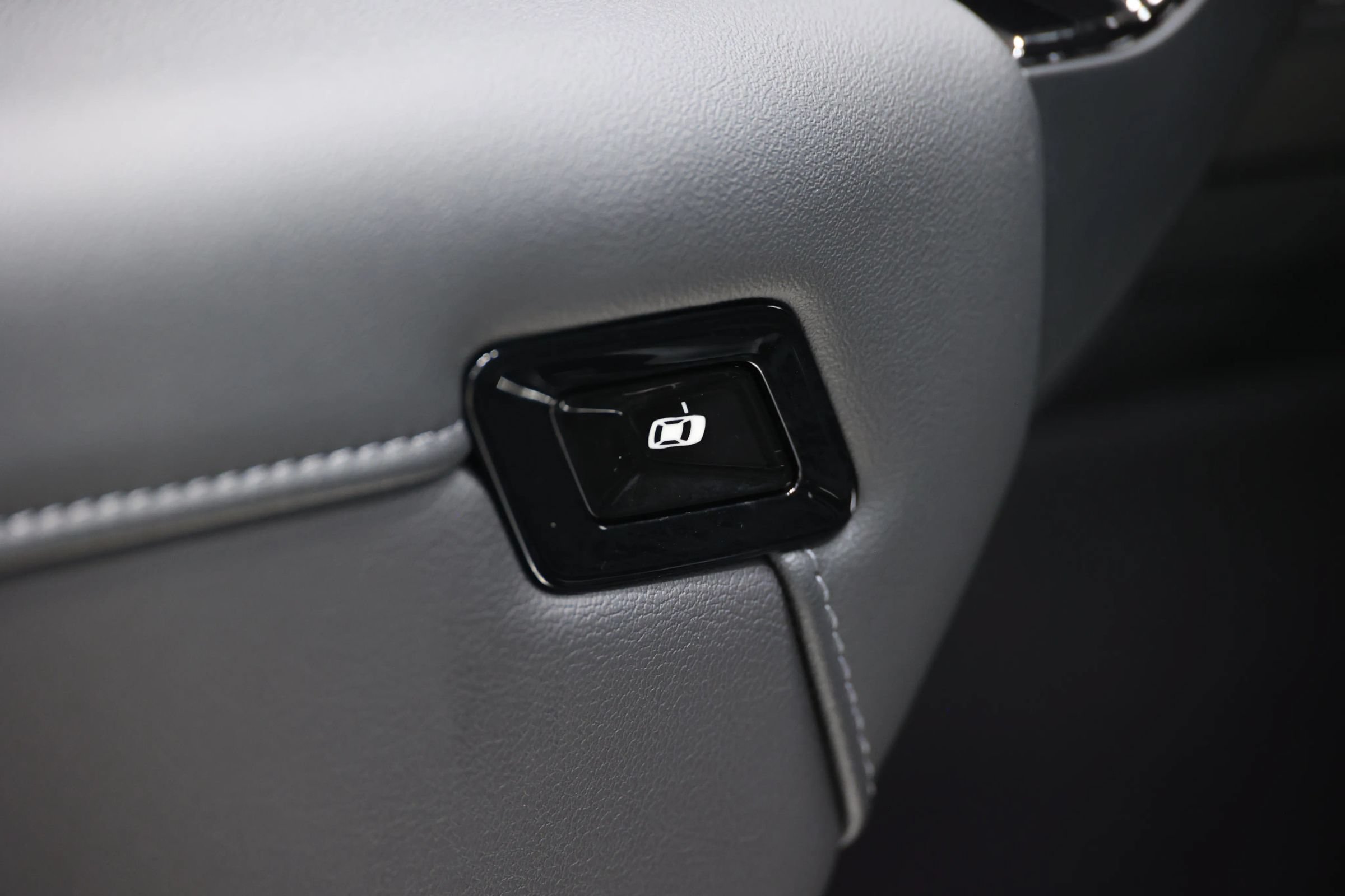 Used 2025 BMW 740i RWD image 53