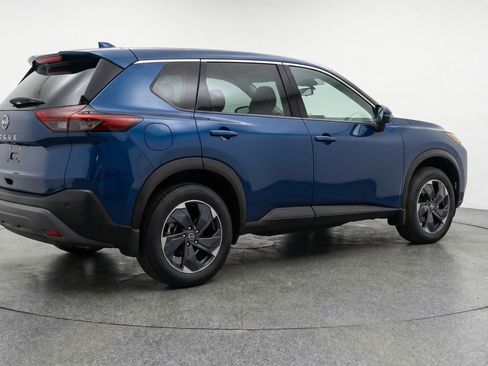 Used 2025 Nissan Rogue SV image 9