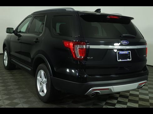 Used 2017 Ford Explorer XLT w/ Equipment Group 202A image 6