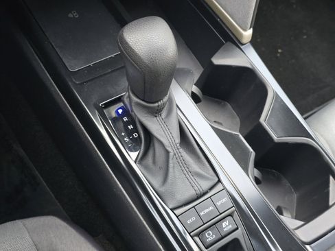 Used 2025 Toyota Camry LE image 31