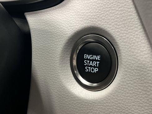 Used 2025 Toyota Corolla SE image 31