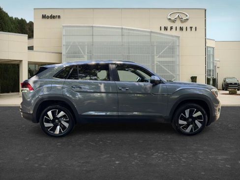Used 2025 Volkswagen Atlas Cross Sport SE FWD image 5