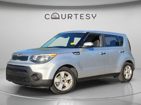 Used 2019 Kia Soul FWD image 1