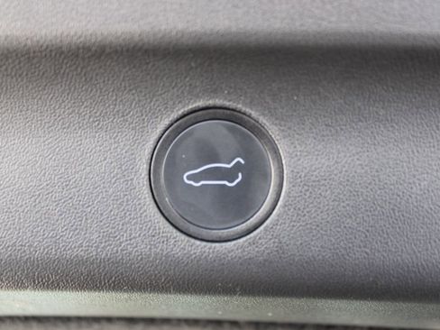 Used 2021 Tesla Model Y Long Range image 28