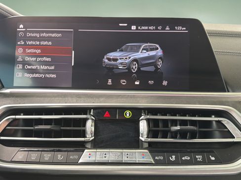 Used 2021 BMW X5 xDrive40i w/ Premium Package AWD/4WD image 26
