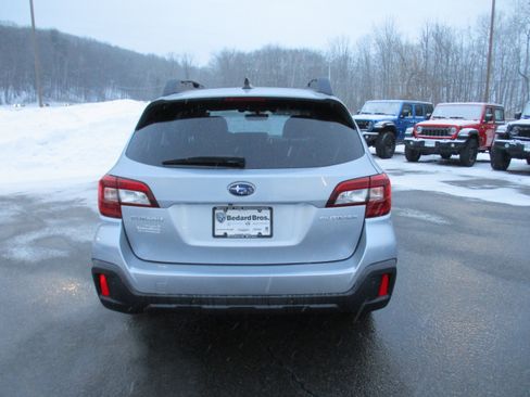 Used 2018 Subaru Outback 2.5i Limited image 6