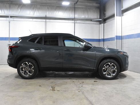 Used 2025 Chevrolet Trax LT FWD image 27