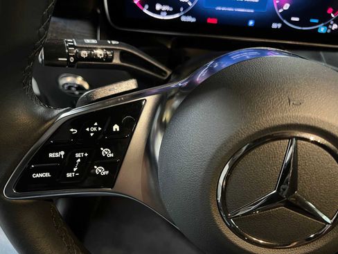 Used 2025 Mercedes-Benz GLC 300 4MATIC image 27