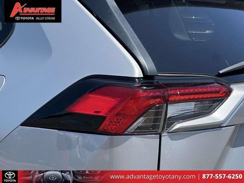 Used 2023 Toyota RAV4 LE AWD/4WD image 15