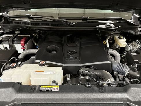 Used 2024 Toyota Tundra Limited image 25