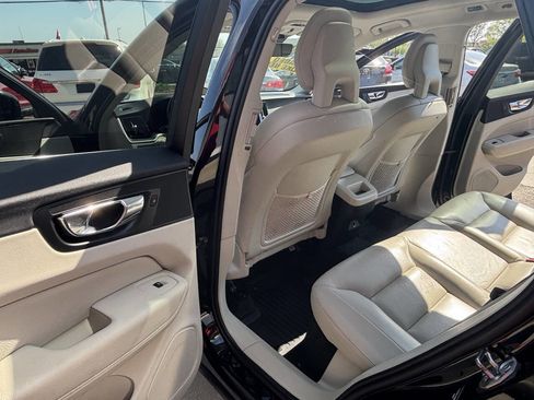 Used 2018 Volvo XC60 T6 Momentum w/ Advanced Package AWD/4WD image 19