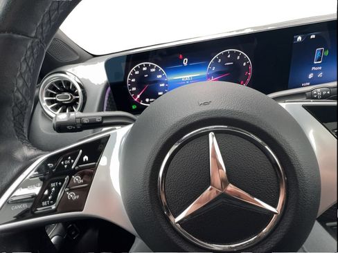 Used 2025 Mercedes-Benz GLB 250 4MATIC image 37