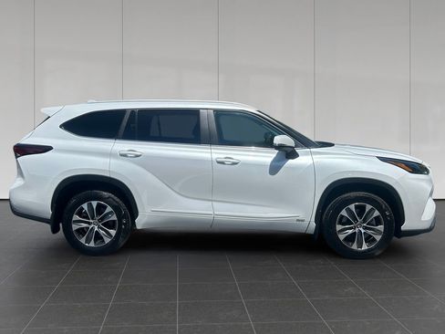 Used 2026 Toyota Highlander XLE w/ Protection Package #3 (TMS) AWD/4WD image 6
