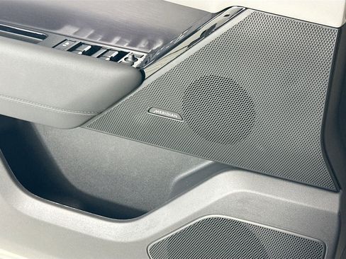 Used 2026 Land Rover Range Rover Velar Dynamic SE image 16