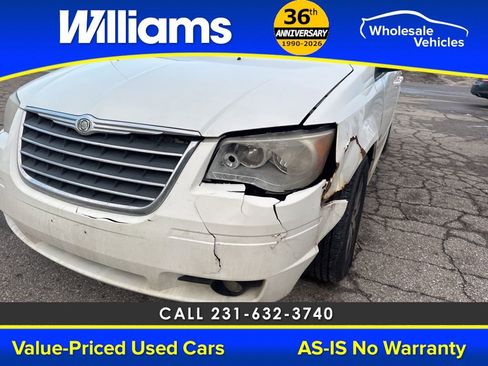 Used 2009 Chrysler Town & Country Touring image 22