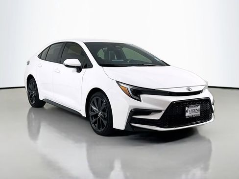 Used 2024 Toyota Corolla SE image 3