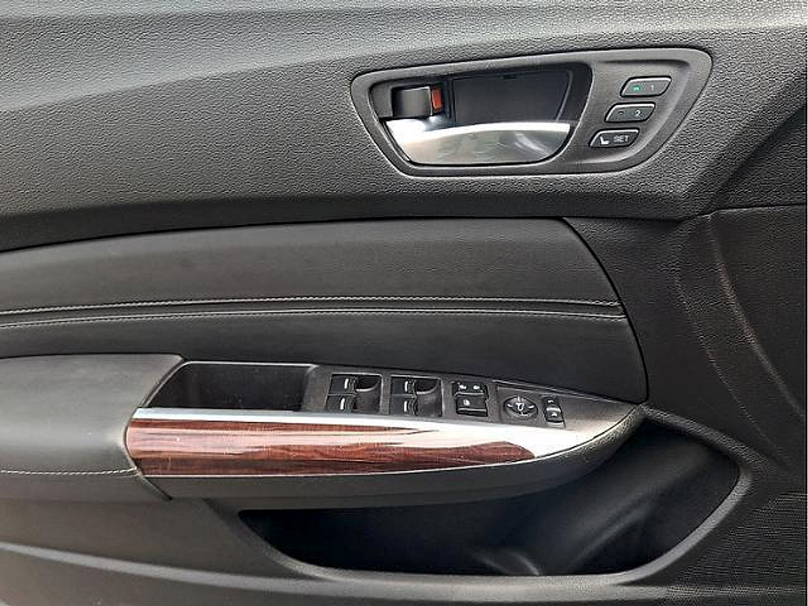 Used 2017 Acura TLX w/ Technology Package FWD image 10