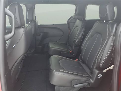 New 2026 Chrysler Pacifica Select AWD/4WD image 18
