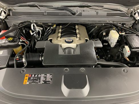 Used 2019 Cadillac Escalade Luxury image 11