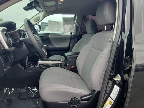 Used 2019 Toyota Tacoma SR5 RWD image 17
