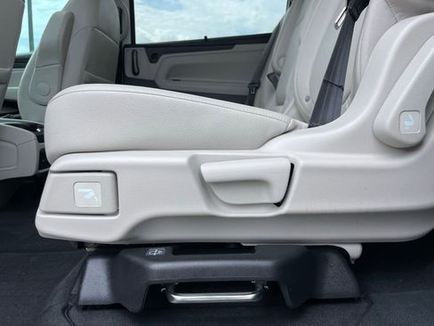 Certified 2026 Honda Odyssey EX-L image 40