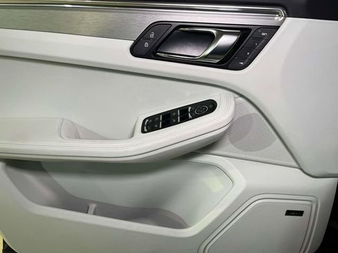 New 2026 Porsche Macan image 33