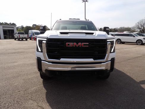 Used 2024 GMC Sierra 3500 Pro RWD image 3