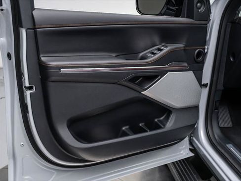 New 2026 Lincoln Navigator L Black Label AWD/4WD image 25