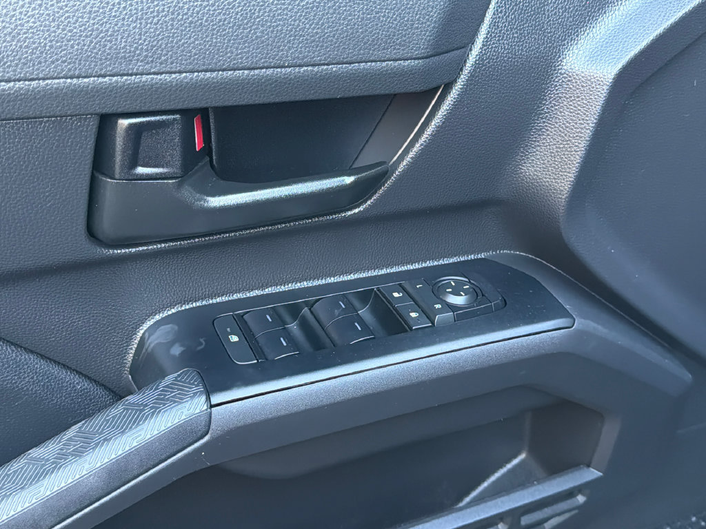 Used 2025 Toyota Tacoma SR5 AWD/4WD image 17