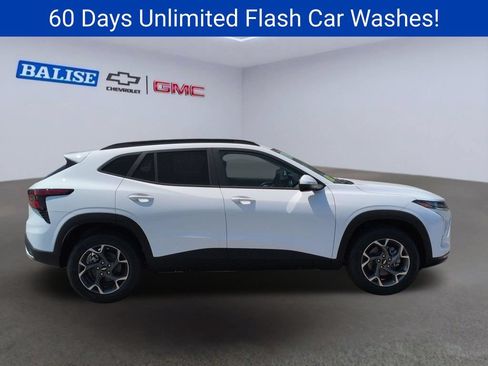New 2026 Chevrolet Trax LT w/ Sunroof Package FWD image 2