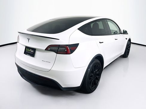 Used 2021 Tesla Model Y Long Range image 9