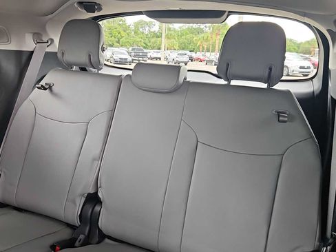 Used 2025 Toyota Sienna XLE w/ XLE Plus Package FWD image 26