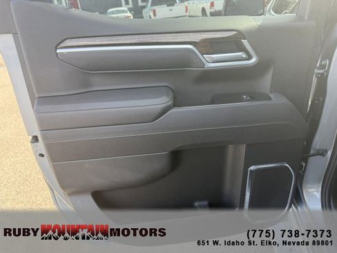 Used 2025 GMC Sierra 1500 SLE image 19
