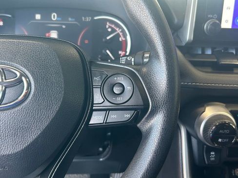 Used 2025 Toyota RAV4 XLE image 37