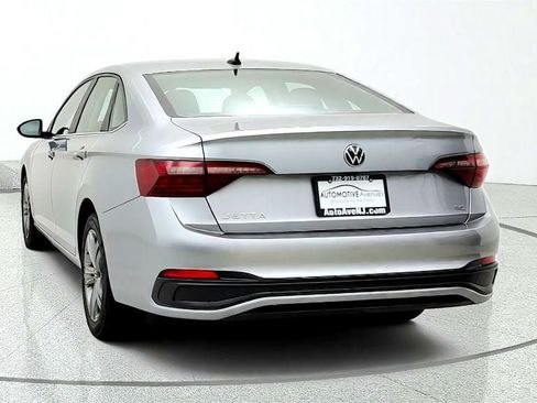 Used 2024 Volkswagen Jetta SE FWD image 6