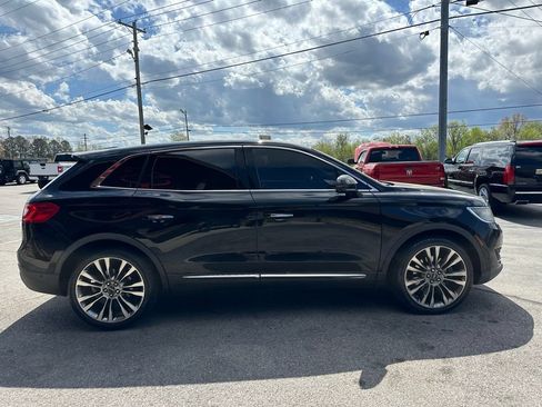 Used 2016 Lincoln MKX Reserve w/ Technology Package FWD image 11