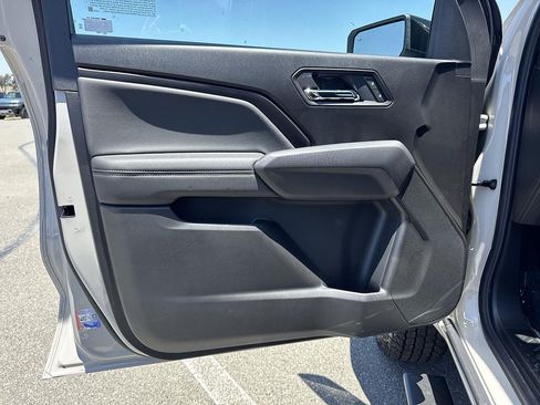 New 2026 GMC Canyon Elevation w/ LPO, Black Badging Package RWD image 17