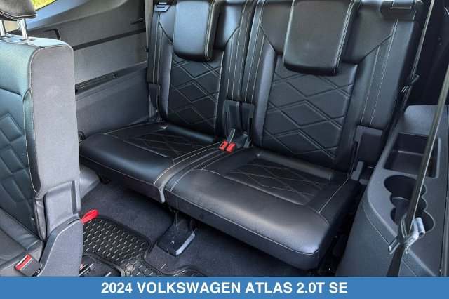 Used 2024 Volkswagen Atlas SE AWD/4WD image 17
