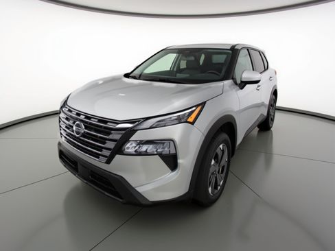 Used 2025 Nissan Rogue SV AWD/4WD image 3
