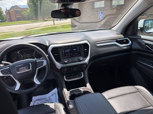 Used 2023 GMC Acadia SLT w/ Preferred Package FWD image 30