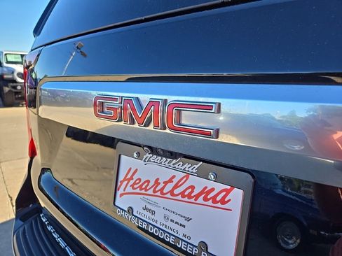 Used 2024 GMC Yukon XL Denali w/ Advanced Technology Package AWD/4WD image 23