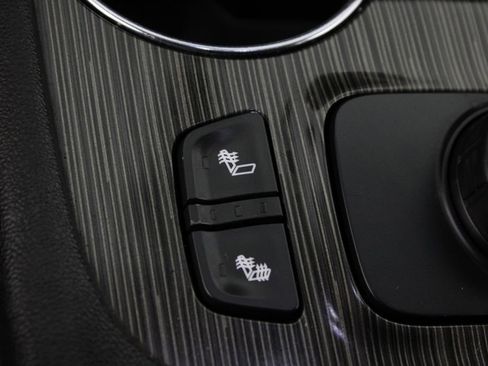 Used 2020 GMC Acadia SLT image 25