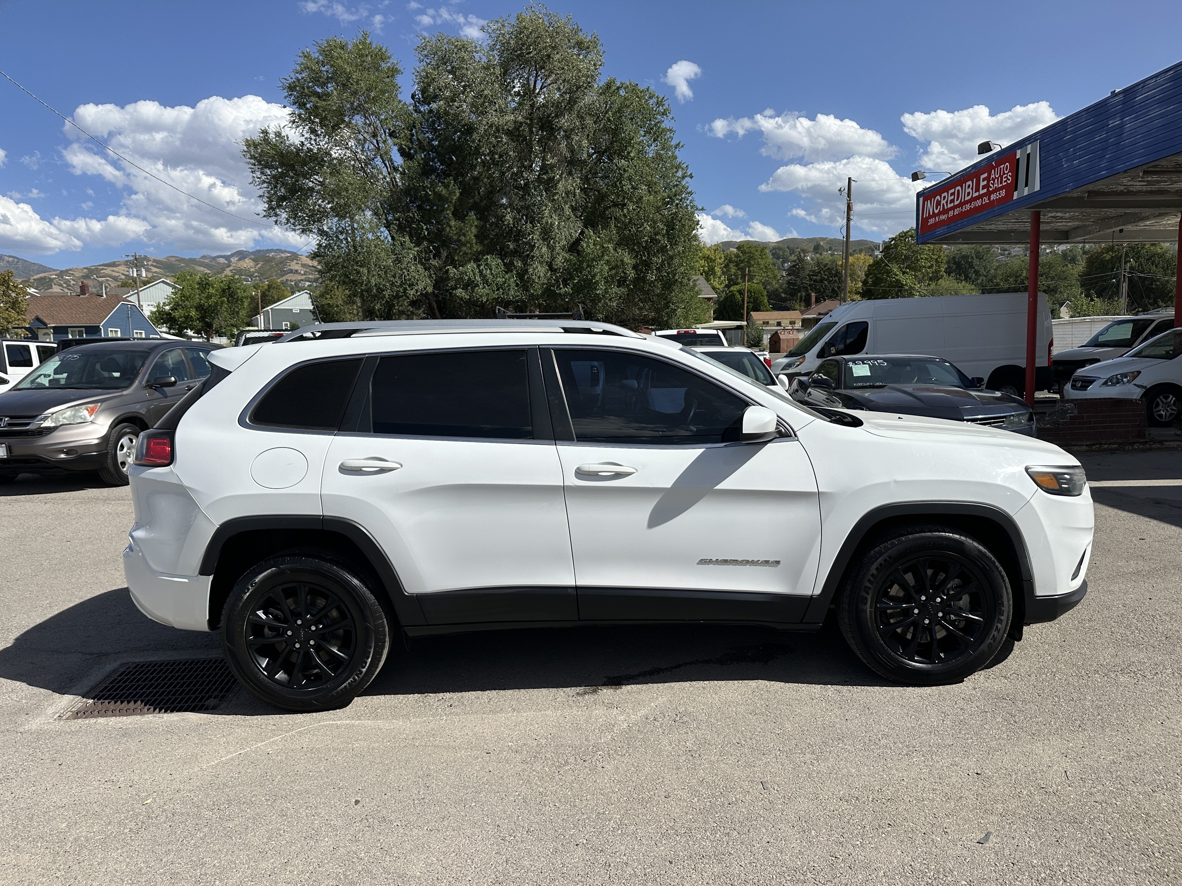 Used 2019 Jeep Cherokee Latitude w/ Popular Appearance Group FWD image 3
