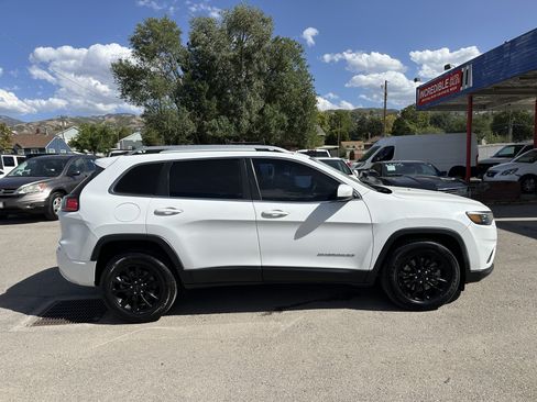Used 2019 Jeep Cherokee Latitude w/ Popular Appearance Group FWD image 3